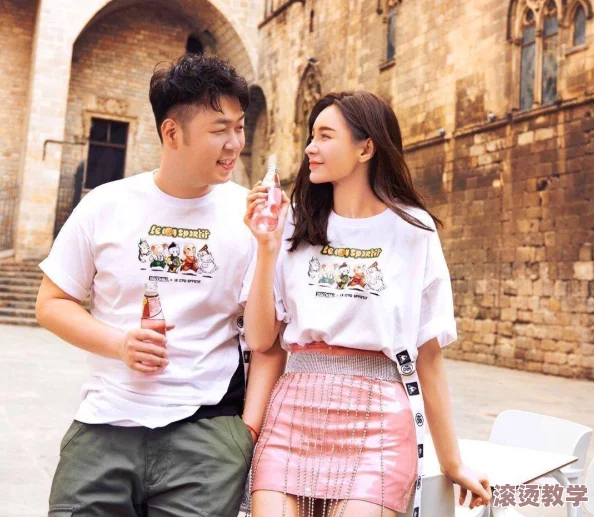老太婆BBw搡BBBB搡搡搡：她的故事引发了网友们的热议，背后隐藏着怎样的人生经历与情感纠葛？